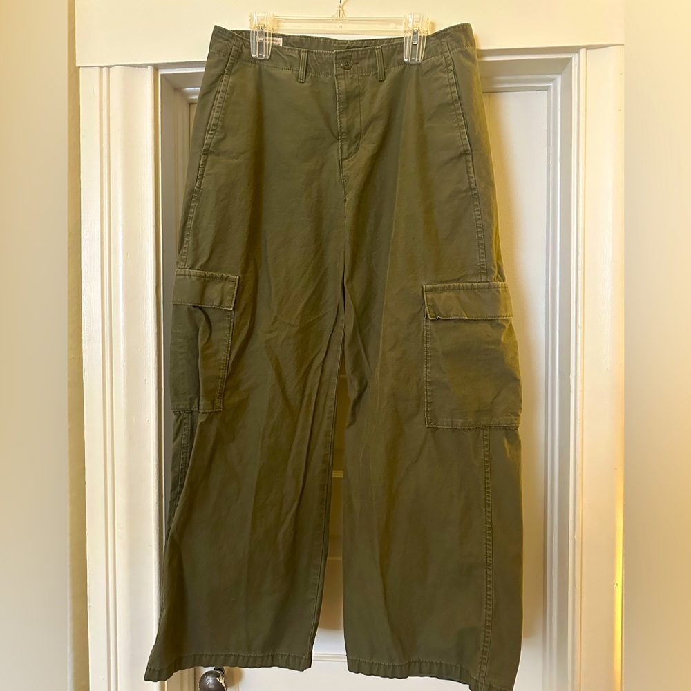 Levi’s Baggy Cargo Pants